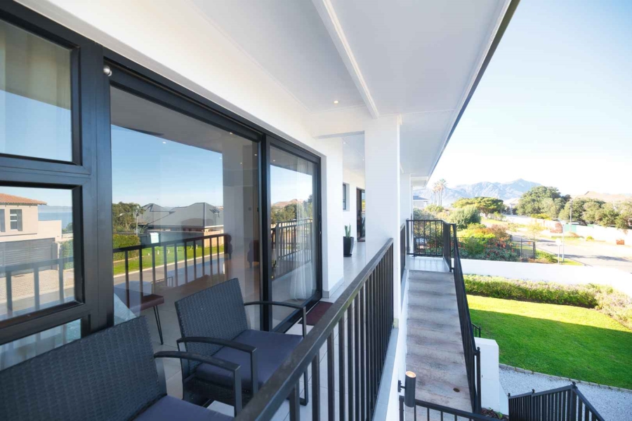 9 Bedroom Property for Sale in Westcliff Western Cape